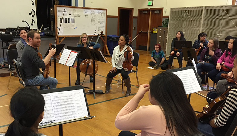 Oregon Symphony musicians visit a school